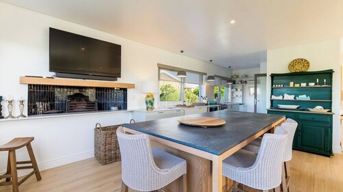 White Penguin - Charming Holiday Home Near the Beach at Goukou River