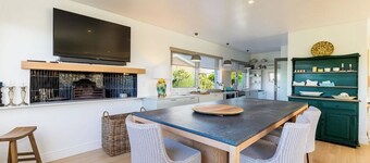 White Penguin - Charming Holiday Home Near the Beach at Goukou River