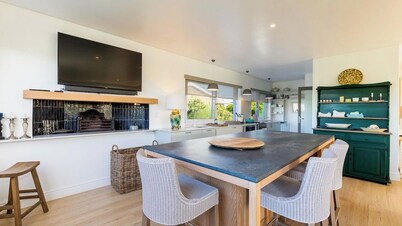 White Penguin - Charming Holiday Home Near the Beach at Goukou River