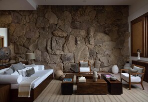 6 bedrooms, in-room safe, desk, iron/ironing board