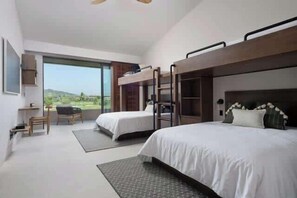 4 bedrooms, iron/ironing board, WiFi