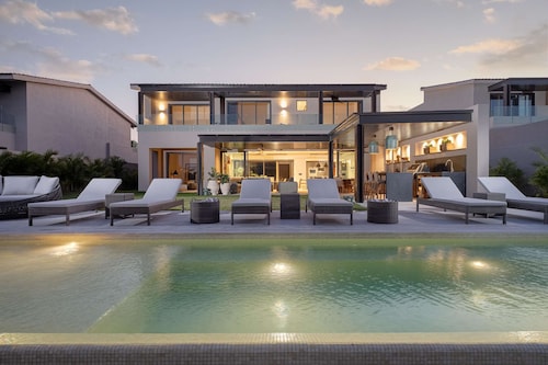 Casa Bakal: 4BR Villa, Private Pool & 6 Beach Clubs
