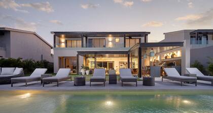 Casa Bakal: 4BR Villa, Private Pool & 6 Beach Clubs