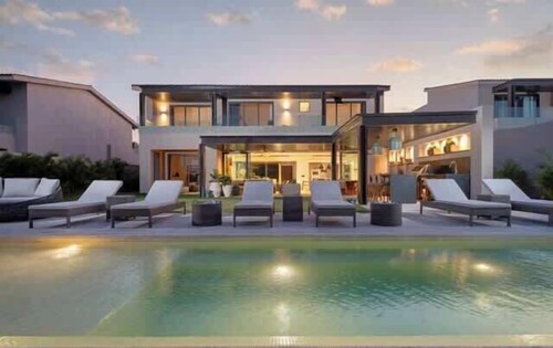 Luxury 4BR Villa with Private Pool & Jacuzzi