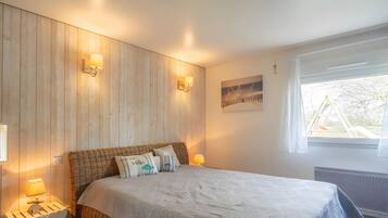2 slaapkamers, een strijkplank/strijkijzer, gratis wifi, beddengoed