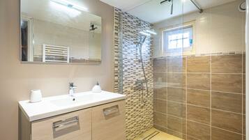 Suihku, hiustenkuivaaja