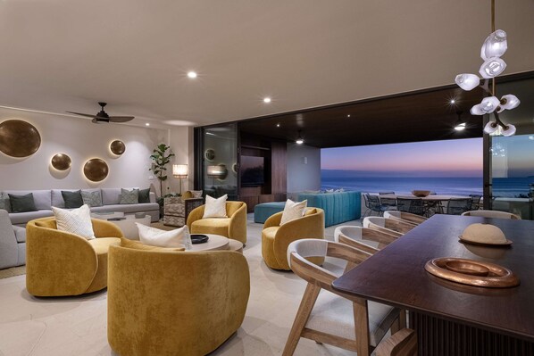 Smart TV, videojuegos, reproductor de DVD y futbolito 