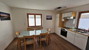 Kühlschrank, Ofen, Herdplatte, Geschirrspüler