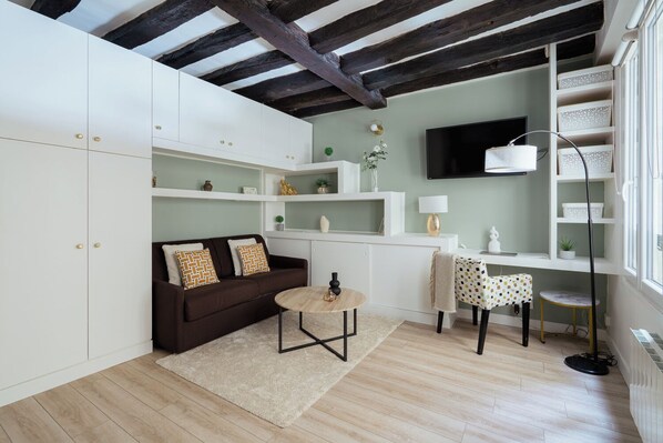 Basic Studio | Living area