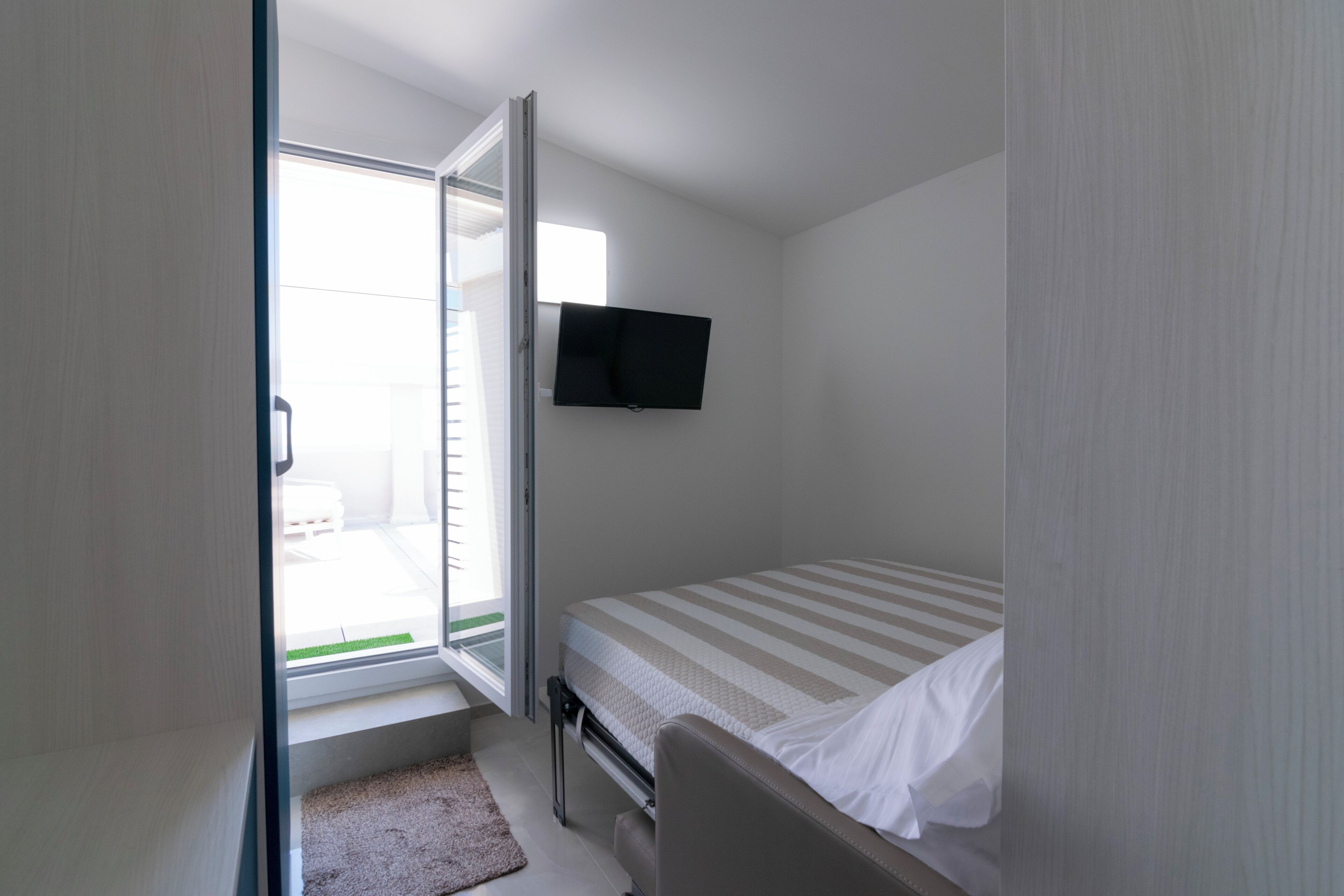 Studio Basic - 1 sovrum - bubbelpool - mot havet | Värdeförvaringsskåp på rummet, ljudisolering och gratis wi-fi