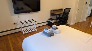 4 bedrooms, desk, iron/ironing board, travel crib