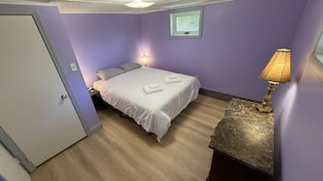4 bedrooms, desk, iron/ironing board, travel crib