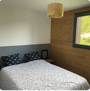 2 Schlafzimmer, Bügeleisen/Bügelbrett