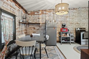 Dining - Stylish brick unit in Old Louisville near downtown (Louisville)