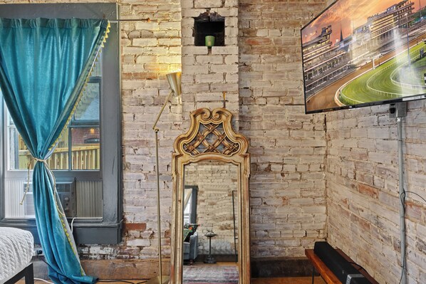 1 bedroom, iron/ironing board, WiFi, bed sheets - Relaxing 1BR Unit in the Heart of Louisville! (Louisville)