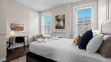 7 slaapkamers, een bureau, een strijkplank/strijkijzer, wifi