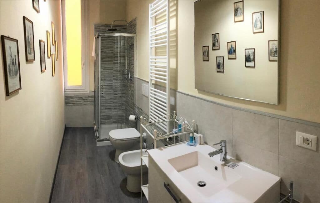Apartment, 1 Bedroom, Terrace | Bilik Mandi | Pancuran mandi, kelengkapan dandanan diri percuma, pengering rambut 