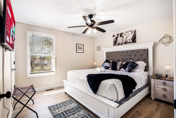 3 bedrooms, iron/ironing board, free WiFi, bed sheets