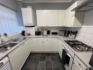 Refrigerador, microondas, horno, cafetera/tetera