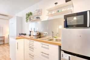 Refrigerador, microondas, horno, placa de cocina