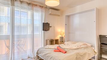 Fer et planche à repasser, Wi-Fi gratuit, draps fournis