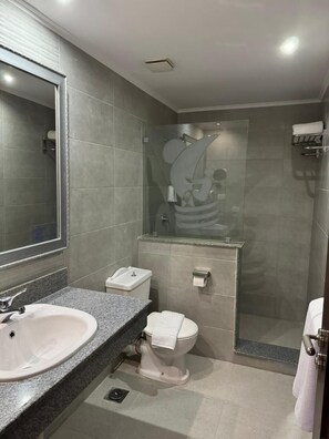 Executive Double or Twin Room, Sea View | Bathroom