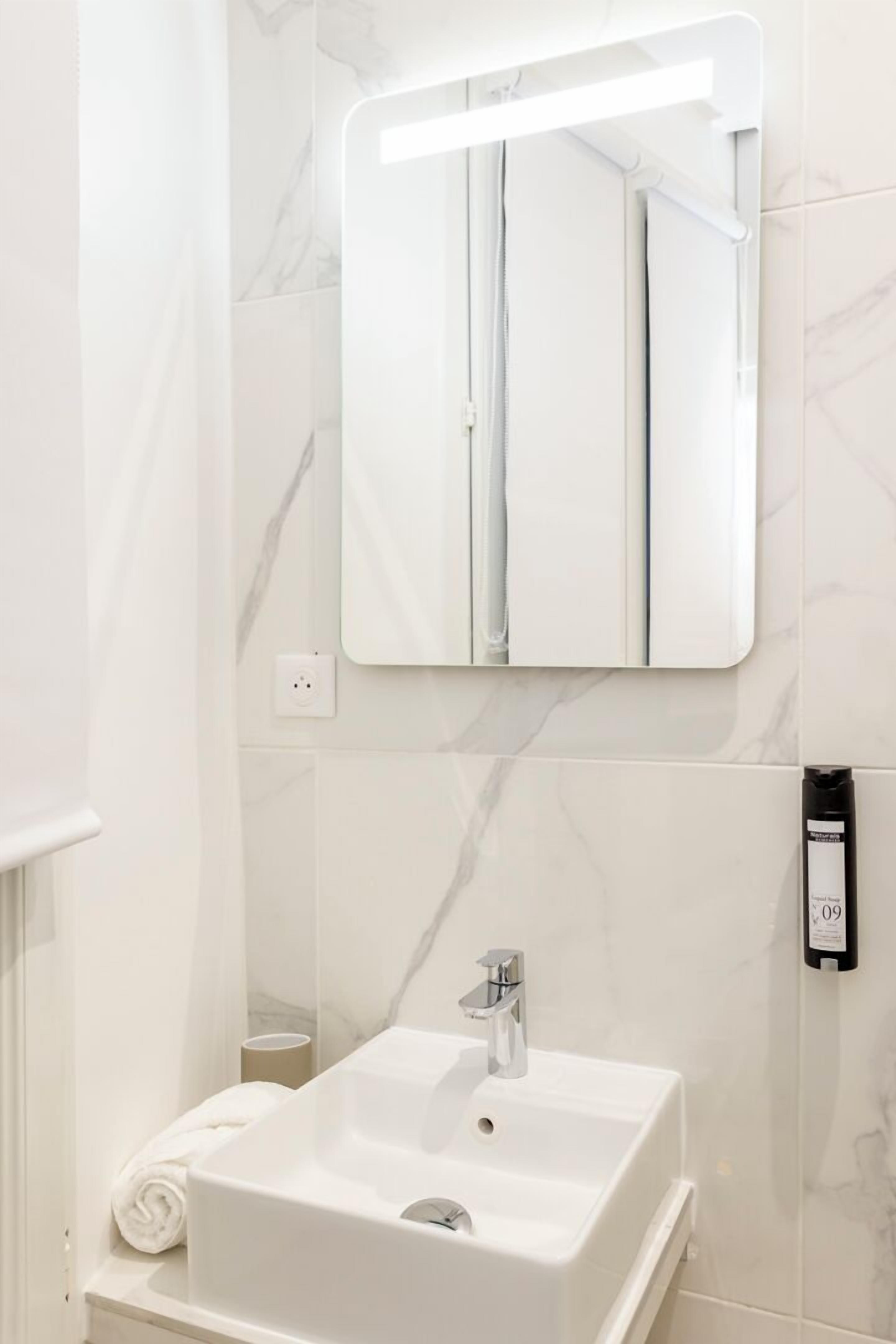 Apartment, Non Smoking | Bathroom