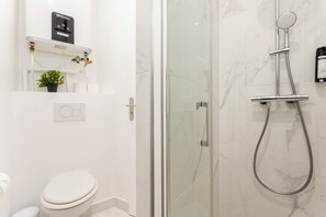 Apartment, Non Smoking | Bathroom