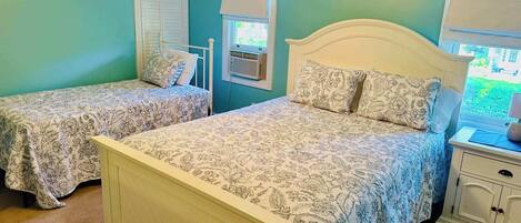 5 slaapkamers, een bureau, een strijkplank/strijkijzer, gratis wifi