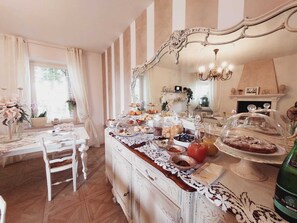 Free daily local cuisine breakfast 