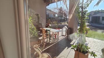 Deluxe-Doppelzimmer, Gartenblick | Schallisolierte Zimmer, kostenloses WLAN