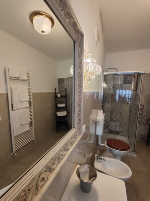 Phòng 4 Cao cấp, quang cảnh vườn | Phòng tắm