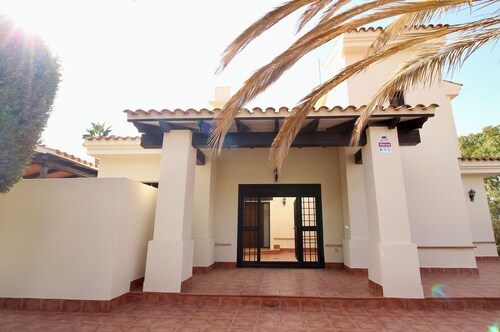 HL 007 Holiday Rentals 3 bedroom 2 bathroom villa