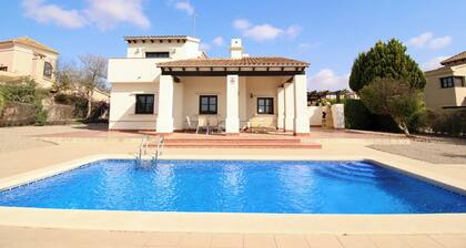 HL 007 Holiday Rentals 3 bedroom 2 bathroom villa