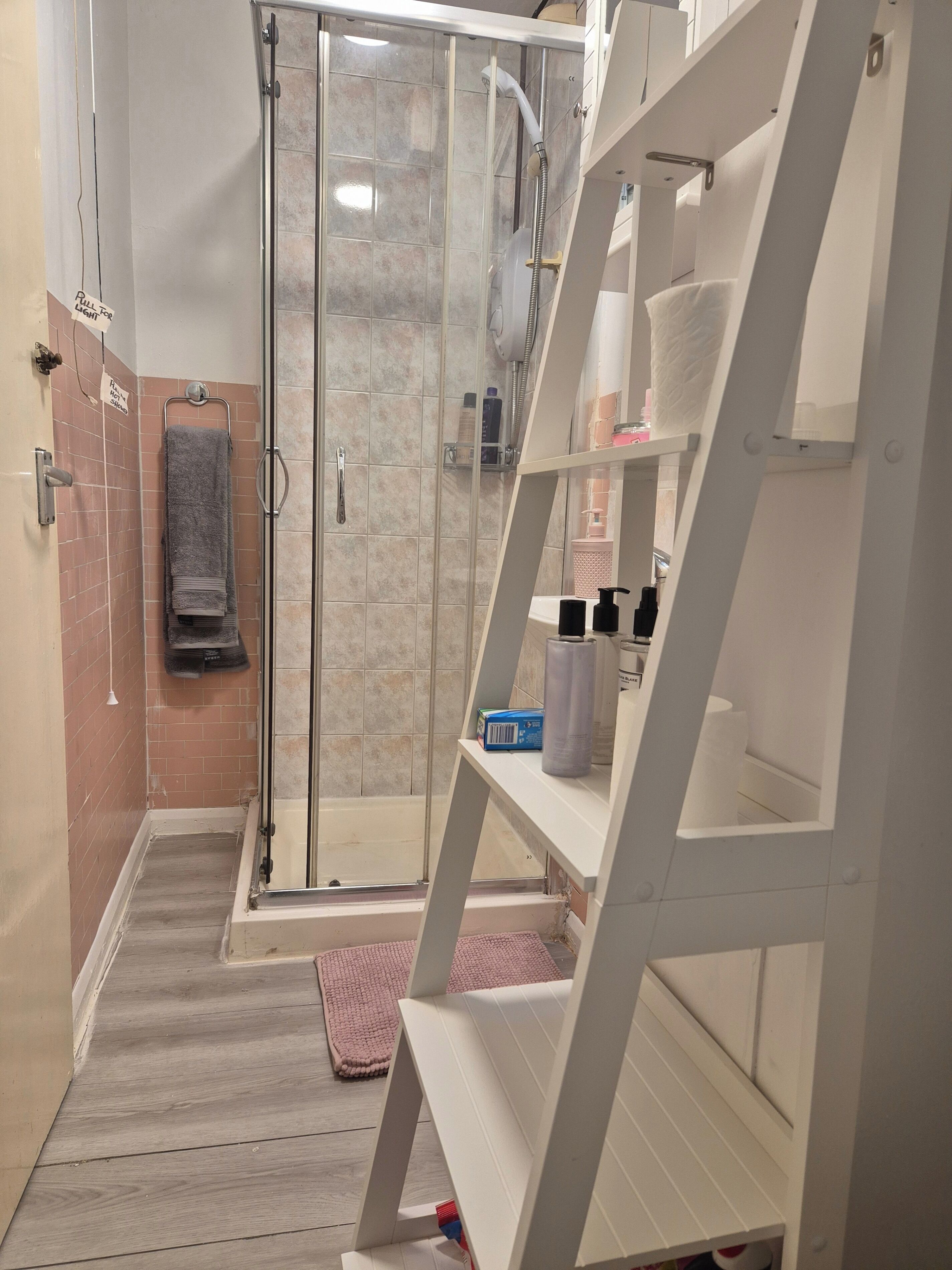 Departamento | Baño | Tina con regadera, tina profunda, amenidades de baño gratuitas 