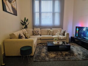 Apartment | Living area | TV