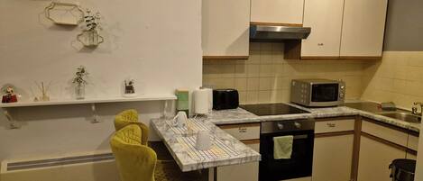 Apartment | Private kitchen | Fridge, microwave, oven, stovetop