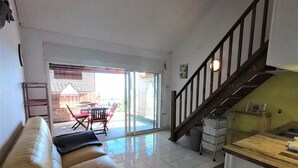 Living area - LE CLOS DE VAL - ACCOMMODATION - TERRACE SEA VIEW - HEATED SWIMMING POOL  (La Possession)