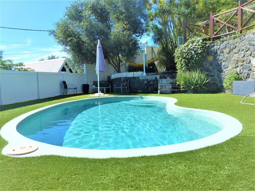 LE CLOS DE VAL - ACCOMMODATION - TERRACE SEA VIEW - HEATED SWIMMING POOL 