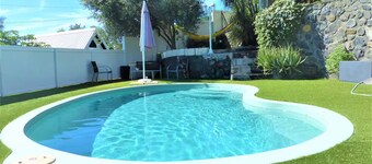 LE CLOS DE VAL - ACCOMMODATION - TERRACE SEA VIEW - HEATED SWIMMING POOL 