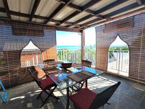 Dining - LE CLOS DE VAL - ACCOMMODATION - TERRACE SEA VIEW - HEATED SWIMMING POOL  (La Possession)