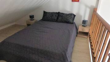 1 chambre, fer et planche Ă repasser, Wi-Fi gratuit, draps fournis