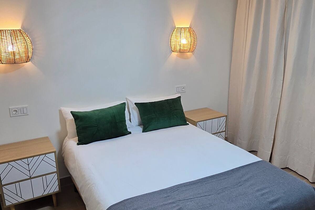 Double Room, City View | Down comforters, minibar, blackout drapes, soundproofing