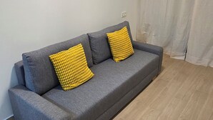 家庭套房, 城市景觀 | 羽絨被、迷你吧、遮光布/窗簾、隔音