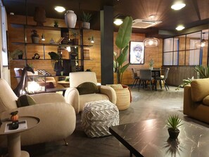 Lobby sitting area - St James' House (Newcastle-upon-Tyne)