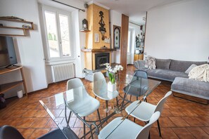 Apartment, 2 Bedrooms, Smoking, Terrace | Living room