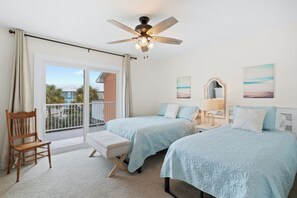 Signature-Apartment, 2 Schlafzimmer, Balkon, Poolblick | 2 Schlafzimmer, individuell dekoriert, individuell eingerichtet