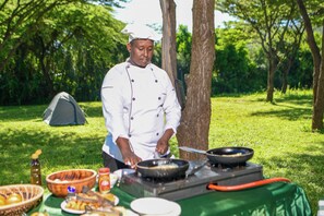 Café da manhã com buffet grátis todos os dias