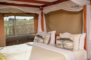 Deluxe Room, Patio | Bed sheets, wheelchair access