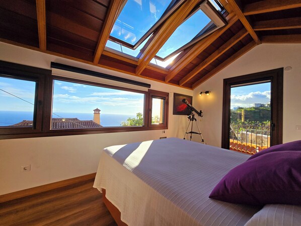 1 slaapkamer, een strijkplank/strijkijzer, reisbedje, gratis wifi